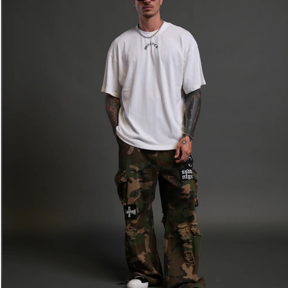 Wolves Never Back Down "Premium" Oversized Tee in Cream - Picture 5 of 6